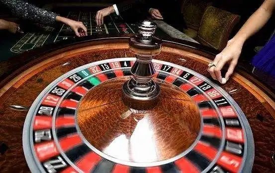 myam98 Professional Live Dealer Casino Table ကာစီနို Dealer နှင့်ကစားနေသောပုံ